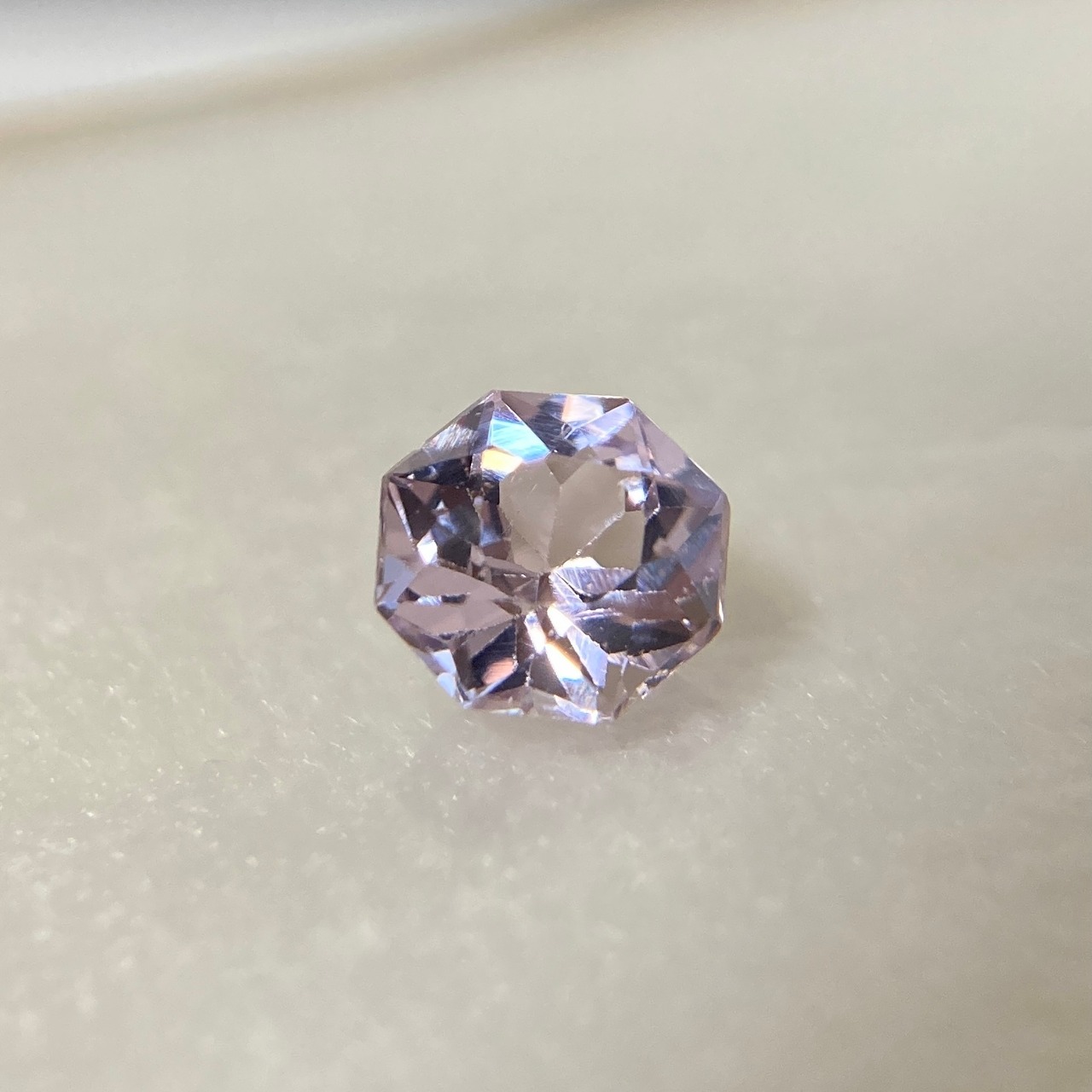 お花みたいな スピネル 0.898ct ピンク 簡易ソーティング付き No.190