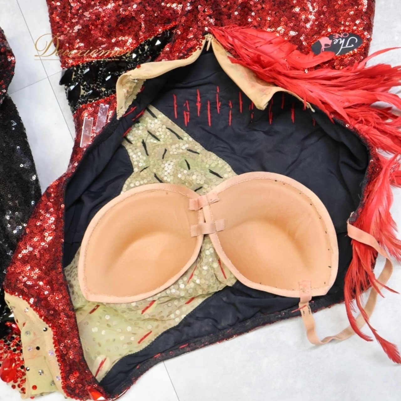 社交ダンス 衣装 THE ONE ザワン スタンダードドレス ドレス ワンピース フロート デモ 競技 ダンス スパンコール 赤 黒 フロート リボン ブラック系 レッド系 華やか 大人 女性用 輝き おしゃれ パーティー 競技用 ステージ衣装 ダンスパフォーマンス