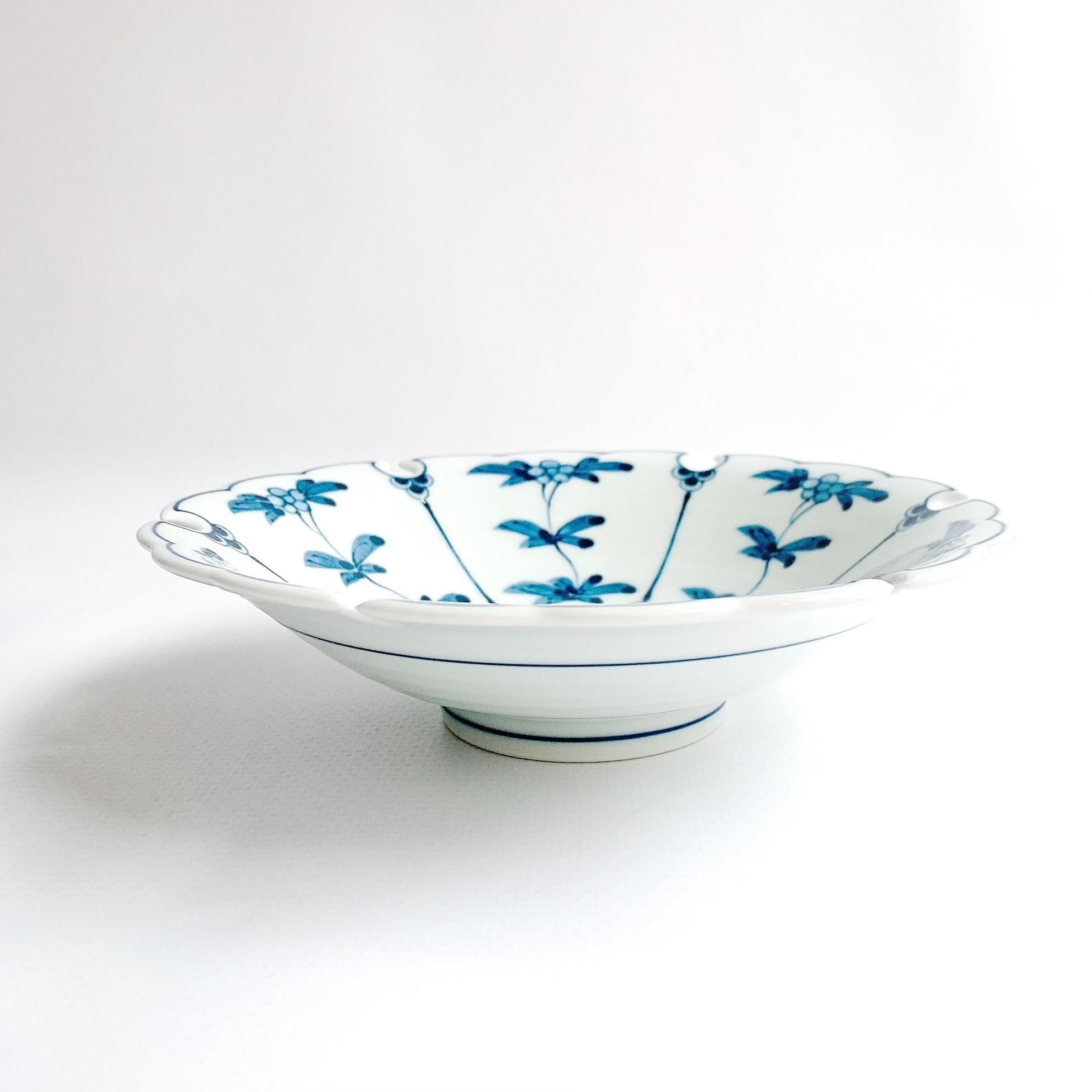 tomo 波佐見 焼割草花うさぎ紋 雪輪小付 tomo 波佐見 焼割草花うさぎ紋 雪輪小付 雪輪小付 割草花兎