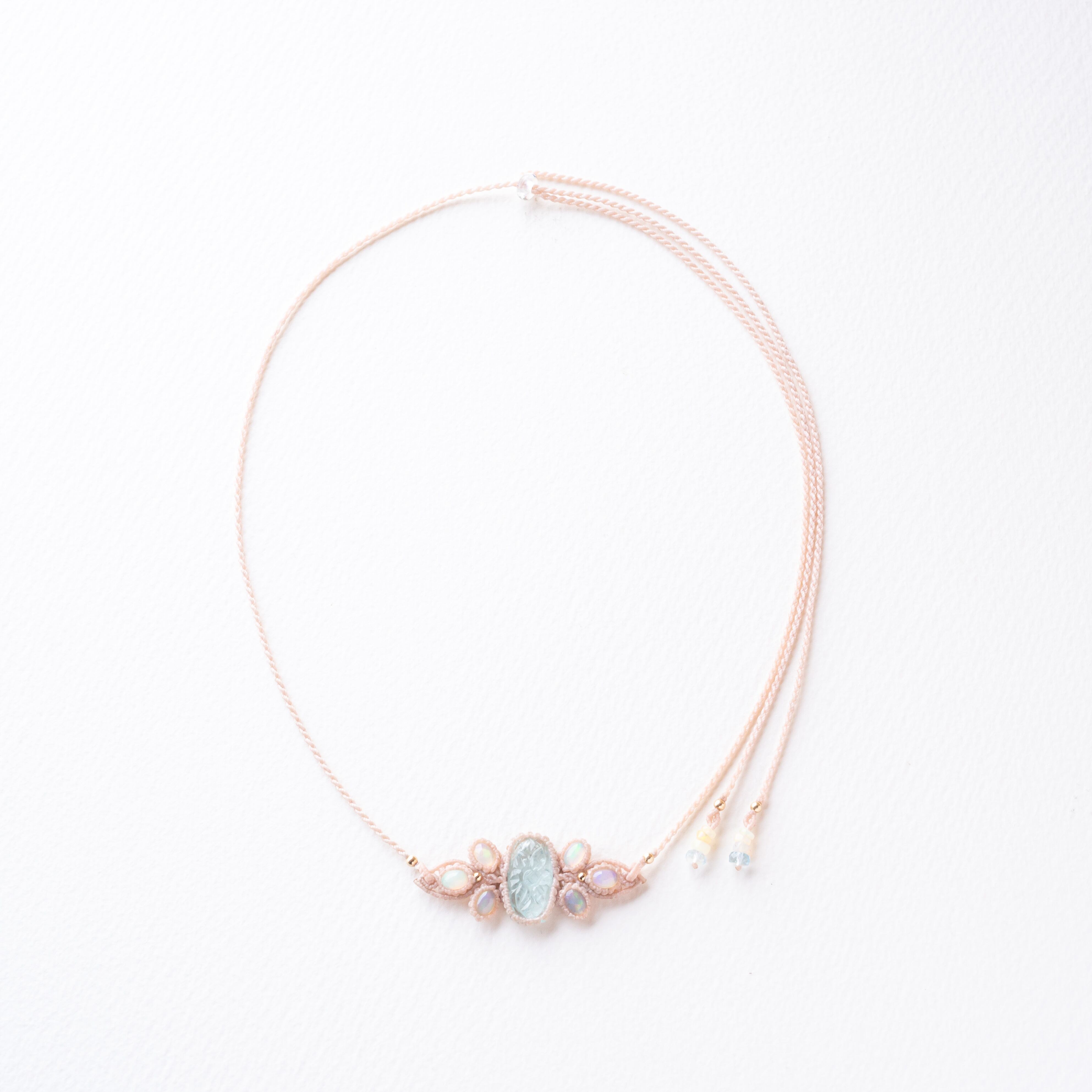 アクアマリンとオパールのマクラメ編み 天然石ネックレス