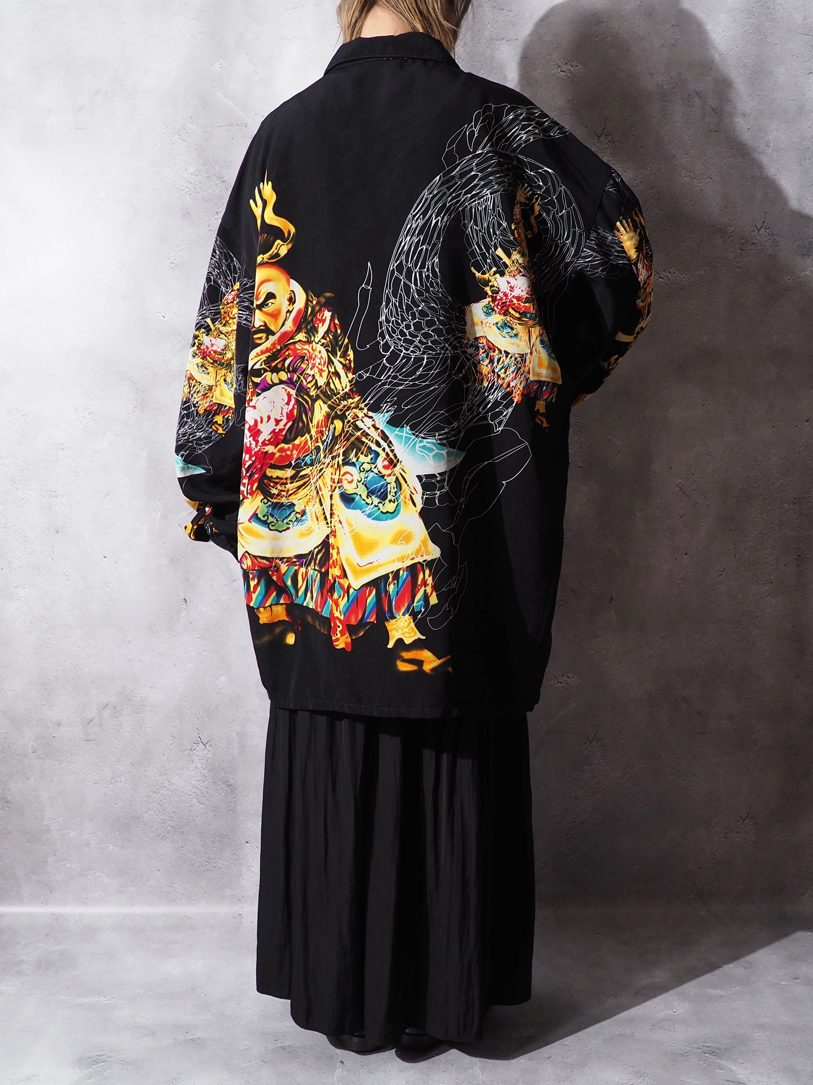 Richly colored soldier printed black open collar loose shirt