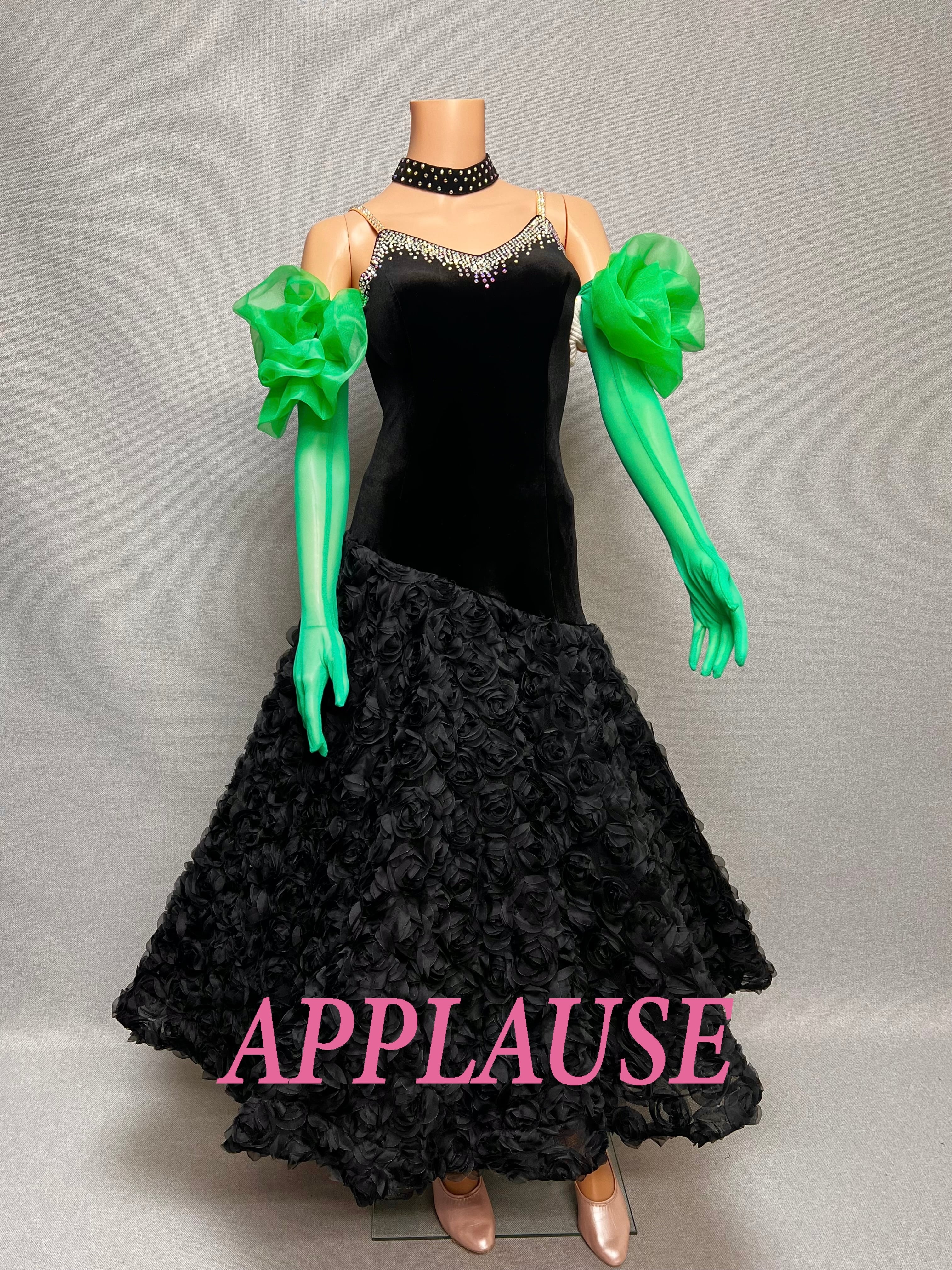 【新着】社交ダンス ドレス　 スタンダード　 モダンドレス　 ブラック（ベルベット、緑バラグローブ）　M　ST-25-33　デモ・競技用ドレス　発表会衣装　パーティドレス　ワンピース 　舞台衣装