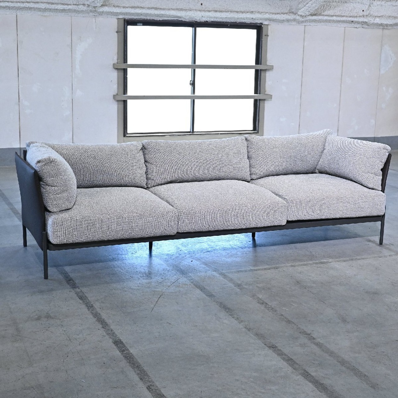 展示品 arflex 230万「BOURG / ブール」トリプルソファ 本革 リビング ダイニング ロビー オフィス 3人がけ 店舗 待合 アルフレックス【中古家具/中古インテリア/USED家具ユーズド家具/リサイクル】