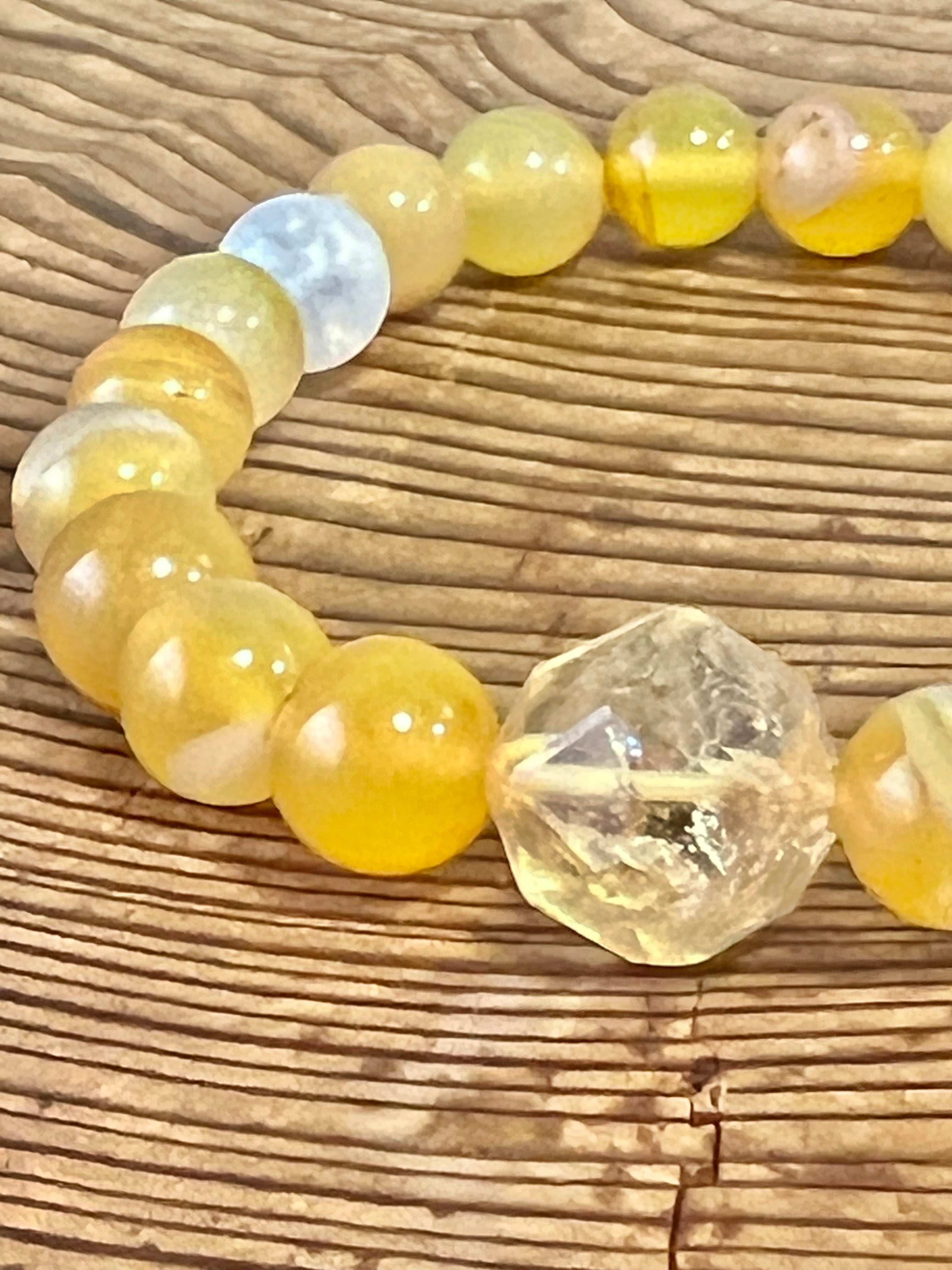 イエローオパールwithバーントホワイトゾーンクォーツ