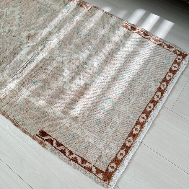 トルコ ヴィンテージラグ TR27 | ニーデ | 58cm × 108cm