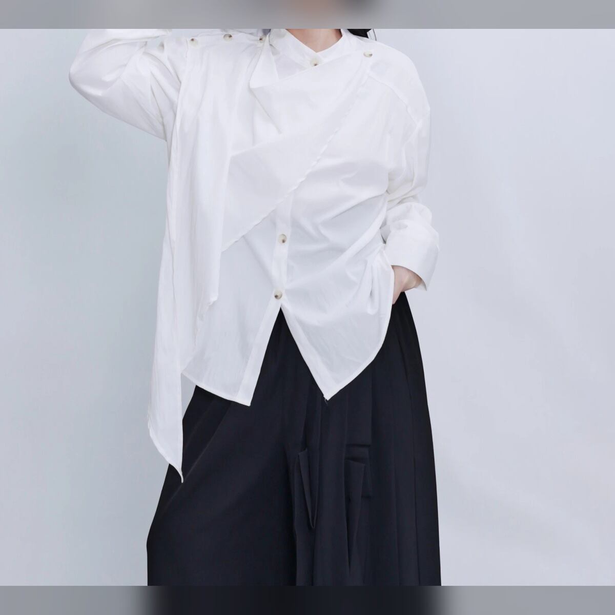 ドレープタイ アシンメトリー スタンドカラー シャツ 1color BL0634