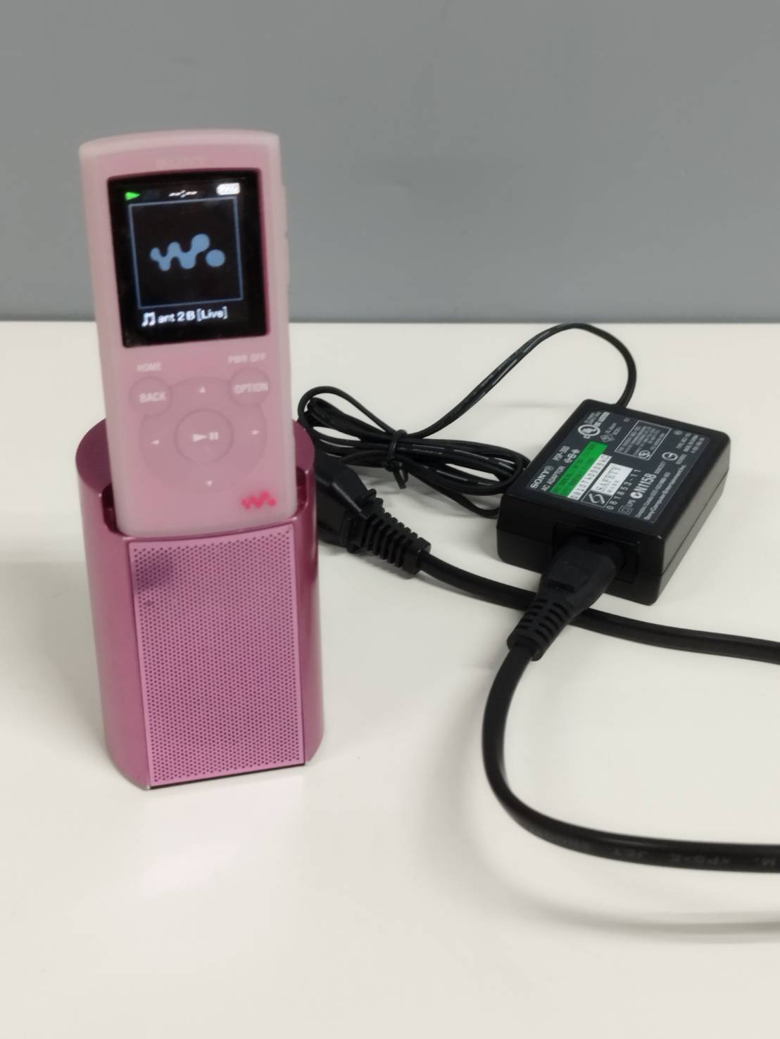 ウォークマンNW-E063K 4GB ピンクセットとヘッドホンセット売り 【公式