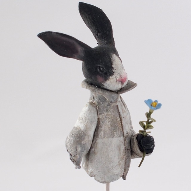 花とウサギ -  (塑像)