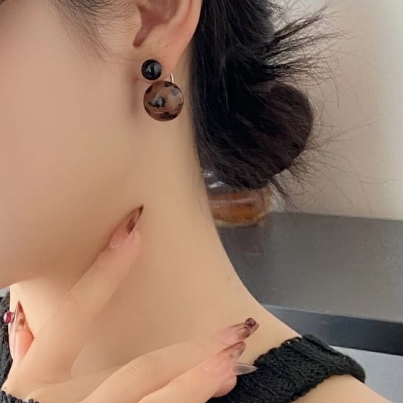 Tortoiseshell double ball pierce V2712