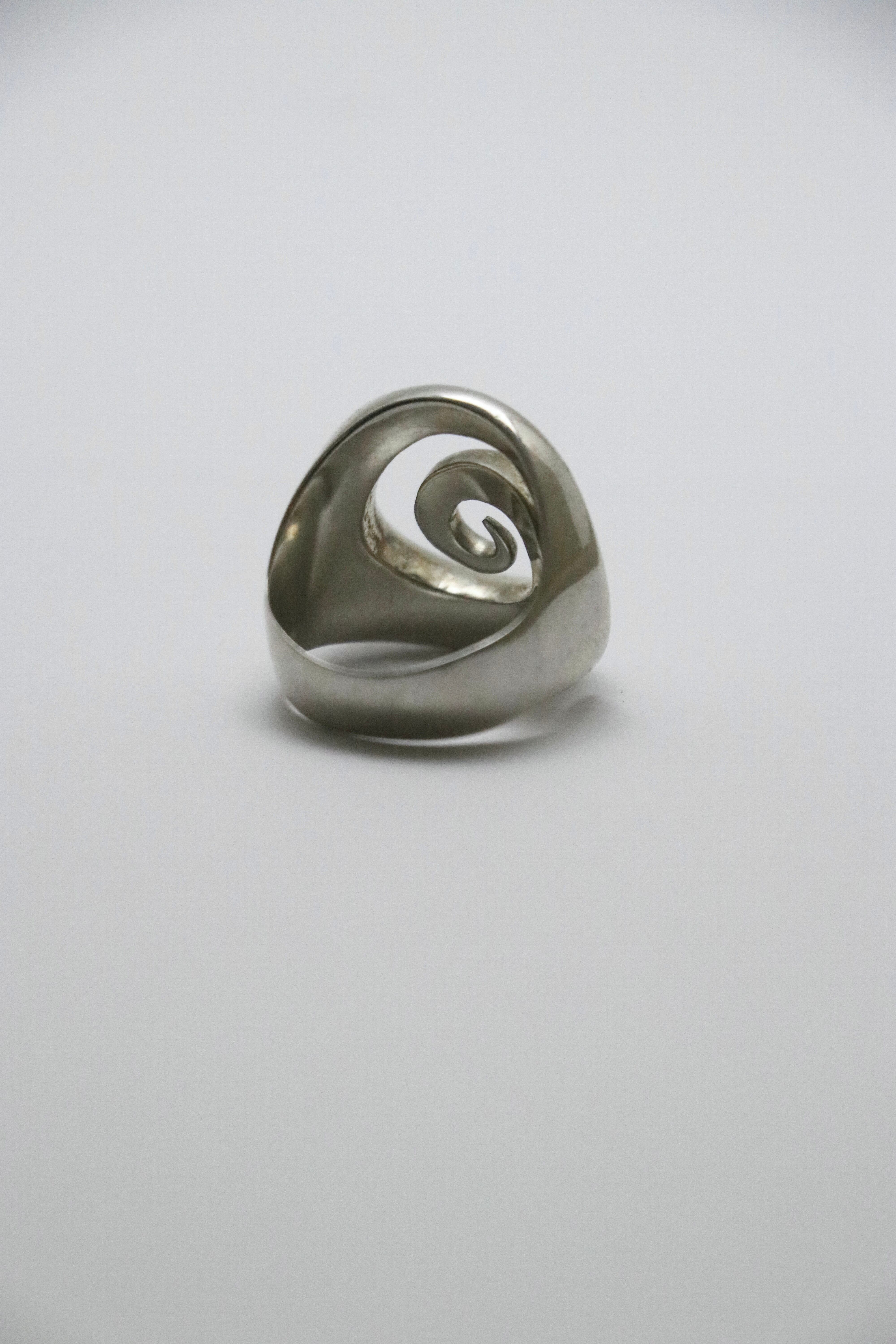 Le Chic Radical Spiral ring | remixstore powered by BASE