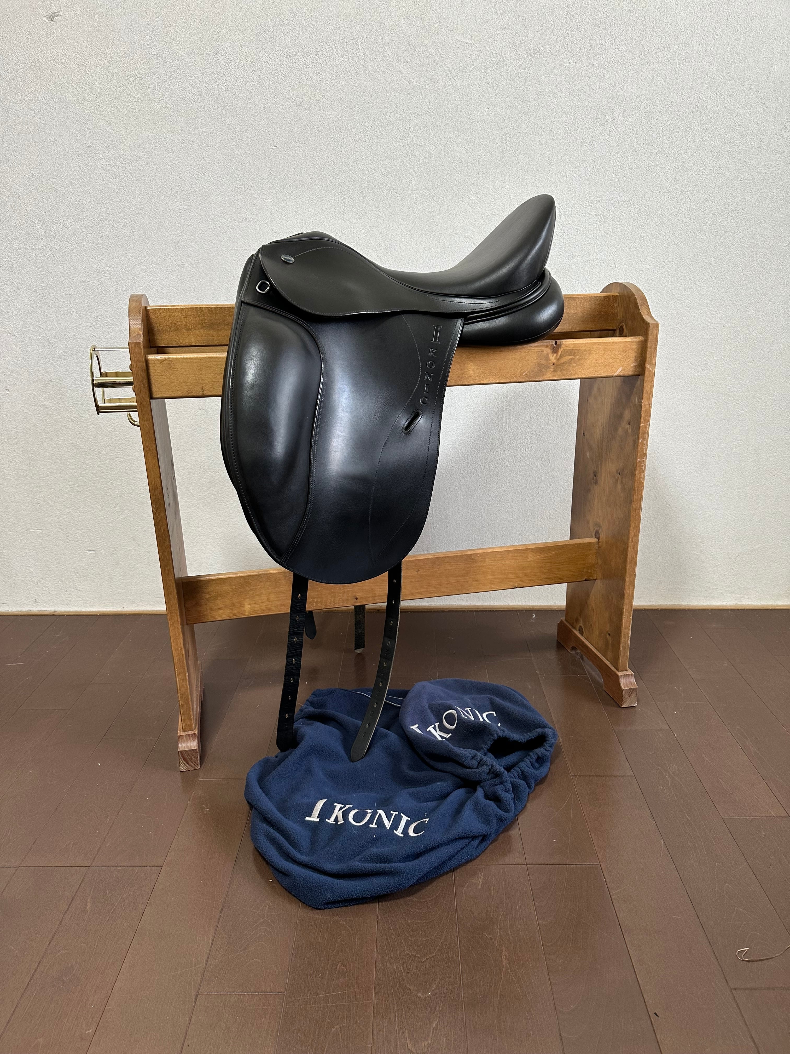 馬場鞍 | 格安 馬具 アウトレット 中古鞍 乗馬用品 カケハムポニークラブ