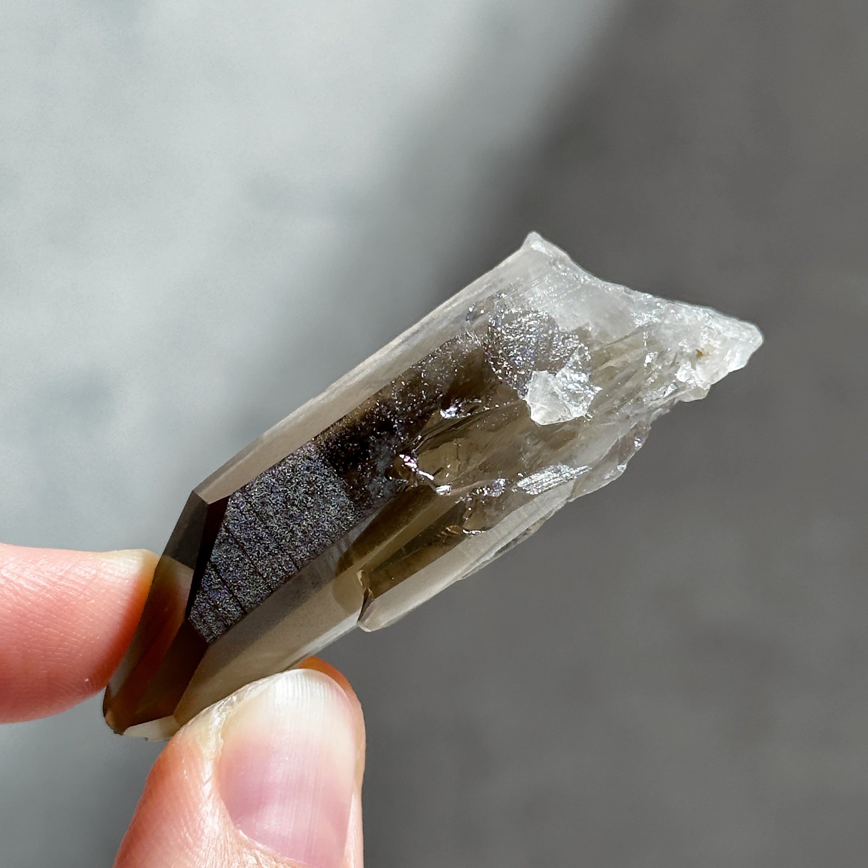 ミナスジェライス州産❣️スモーキークォーツのクラスター　置物　NO.071706 ミナスジェライス州産❣️スモーキークォーツのクラスター 置物