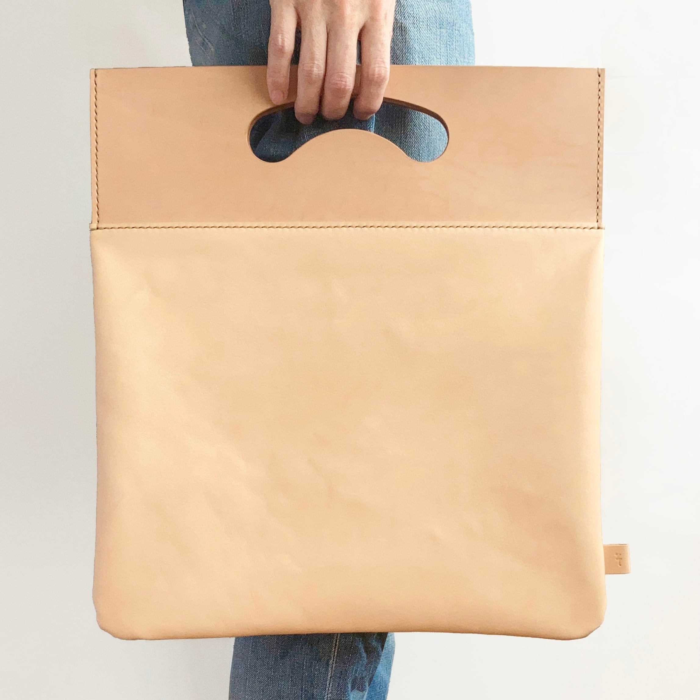 ヌメ革丨クラッチバッグ【nicori/にこり】荷物が増えると機嫌を