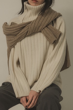 Side zip-up designed knit