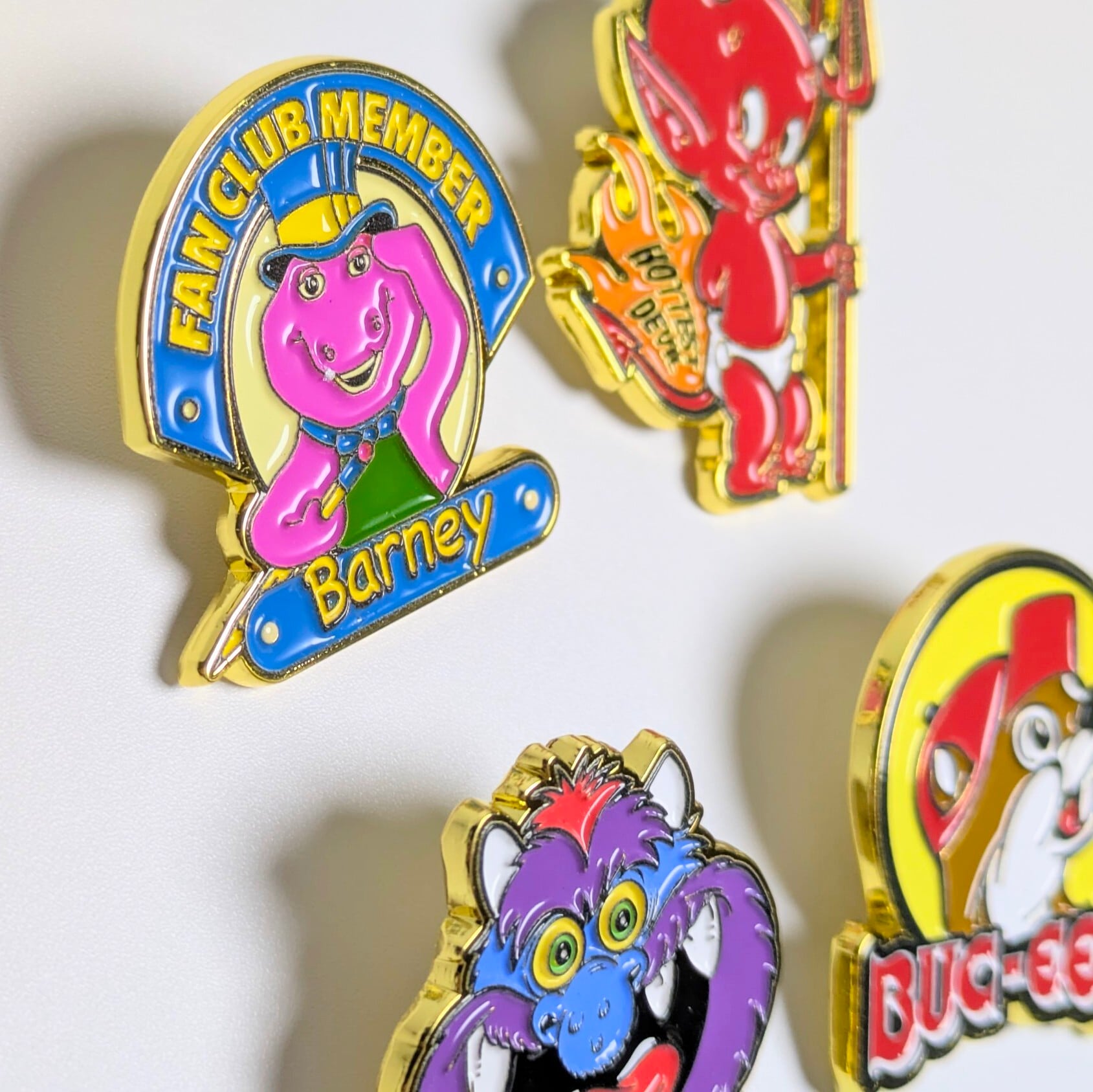 ☆ピンズ PINS☆ピンバッジ 【 Barney （ バーニー ） 】 Supreme pins