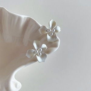 Pearl Petal Earrings　a0031