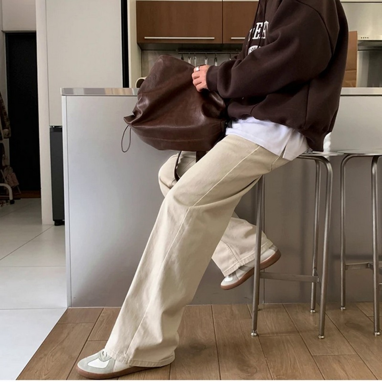 オフホワイトストレートレッグパンツ　1259
