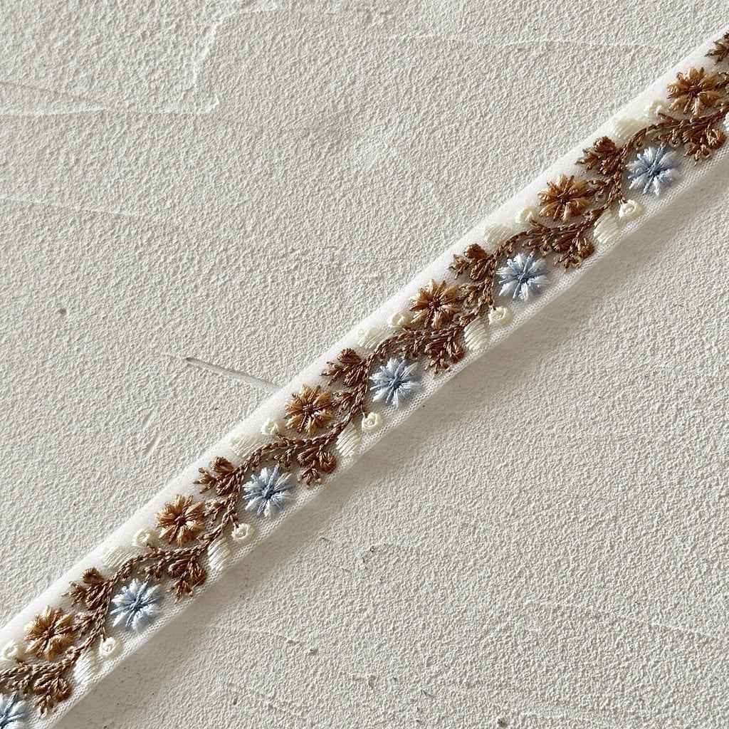 【本日限定】インド刺繍リボン　ロール販売　5本セット　ホワイト① サックスホワイト]インド刺繍リボン 3672 | インド刺繍リボン専門店