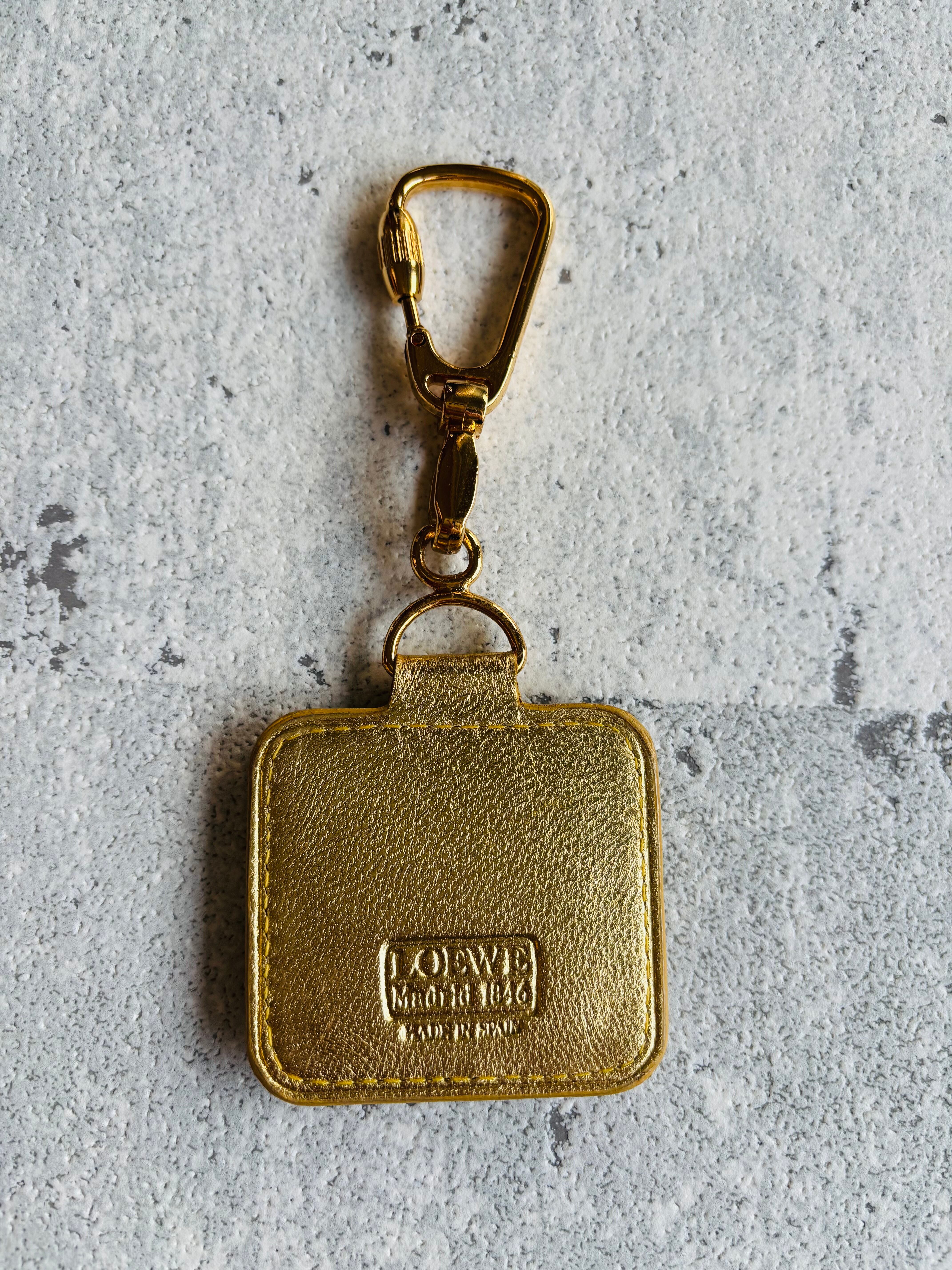 LOEWE ロゴ型押し キーリング ゴールドカラー | Petit luxe Vintage