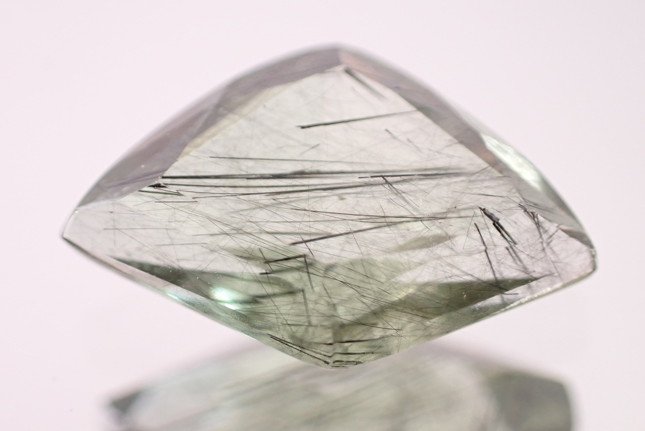 ルドウィジャイトインペリドット　1.88ct　[D2-519]