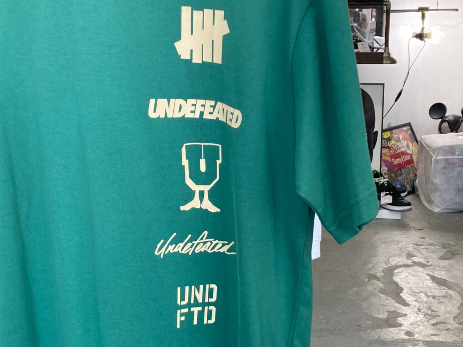 UNDEFEATED CHAMPION LOGO ARCHIVES L/S