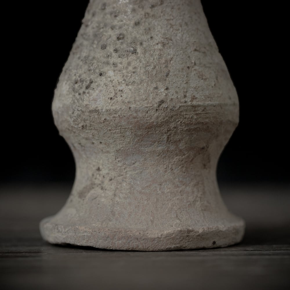 小さな古瀬戸の仏花器， 日本， 鎌倉時代 12世紀-14世紀. （寺 仏教 古