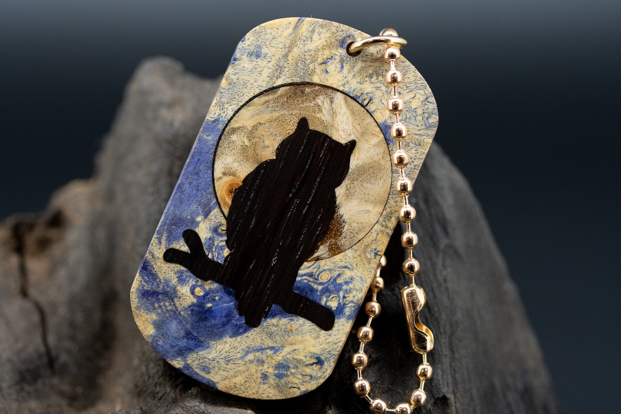 ※【カナダの象徴】ハードメープル瘤 スタビライズウッド ドッグタグ 象嵌 夜とミミズク