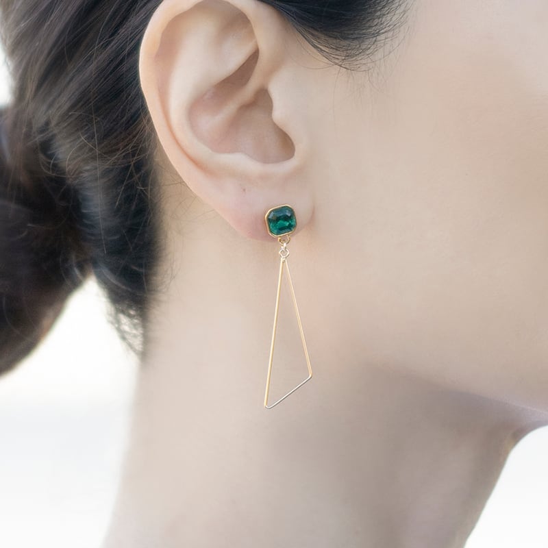 18k コスメ・美容 ▶︎トライアングルスイング/シルバー/揺れるパーツ