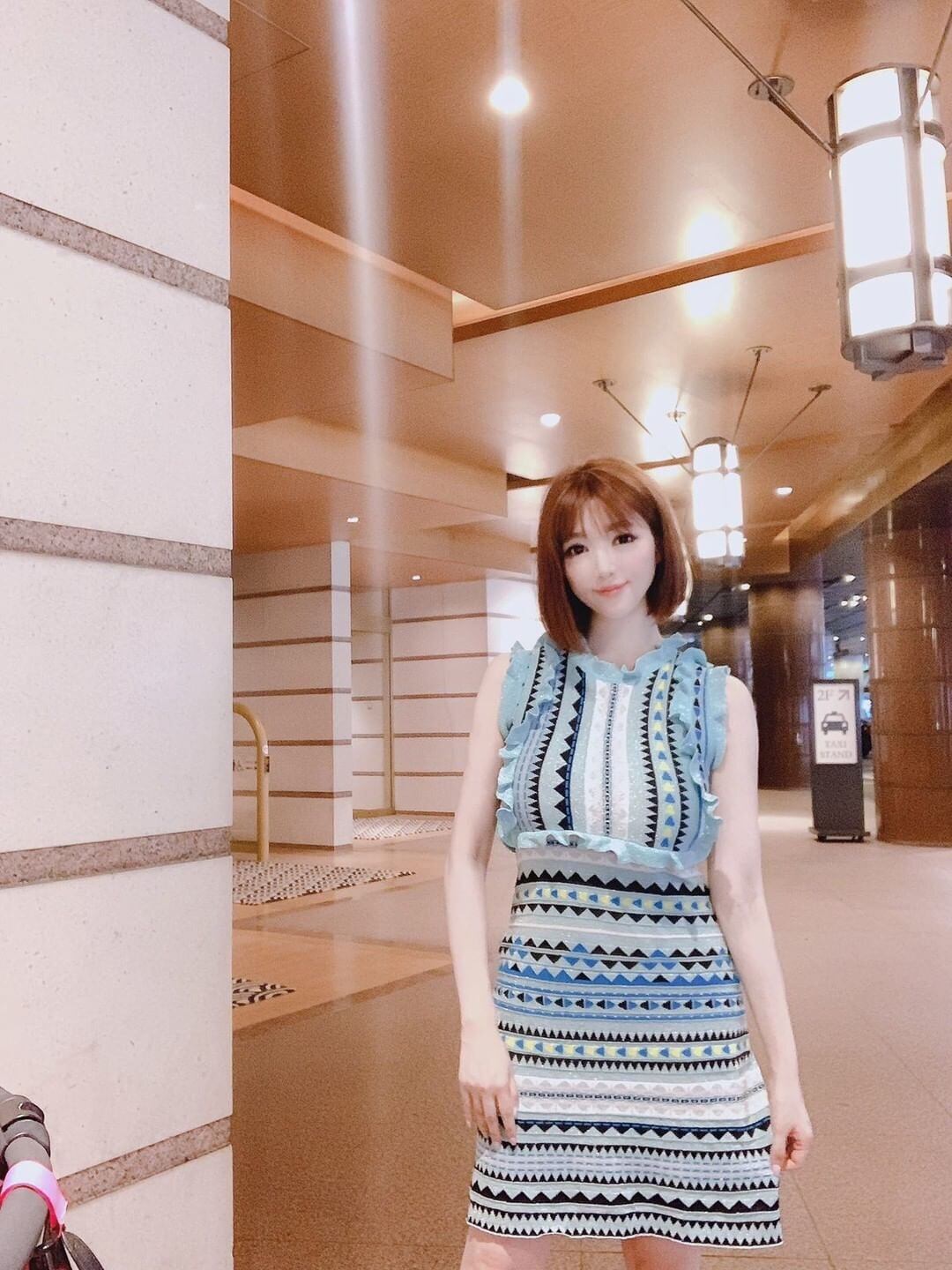 森下悠里さん着用 モテ可愛い 幾何学柄ニットワンピースblue 毎日ワンピース