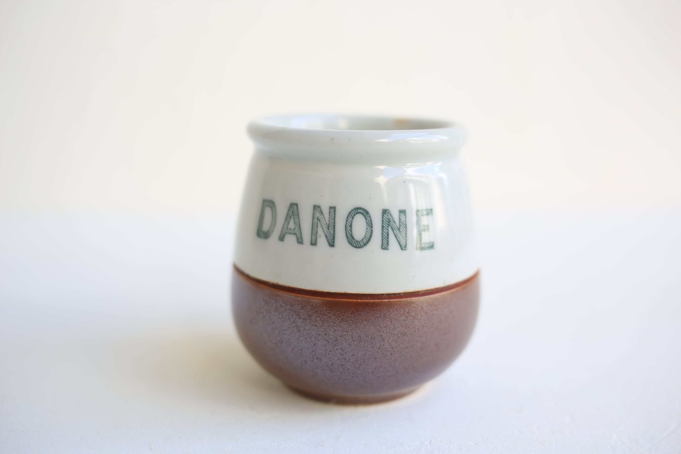 フランス アンティーク ダノン ヨーグルトポット、パニエ ２点セット フランス アンティーク ヴィンテージ 『DANONE』ダノン 陶器製