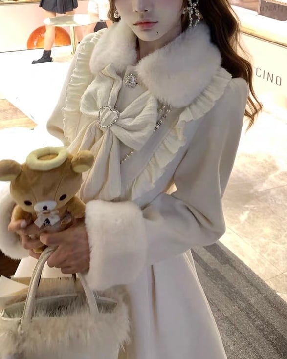 ビッグリボンホワイトファーコート 25W08214