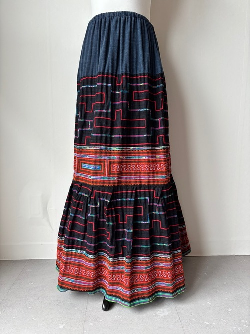 モン族スカート 033 ロング 手刺繍 藍染布