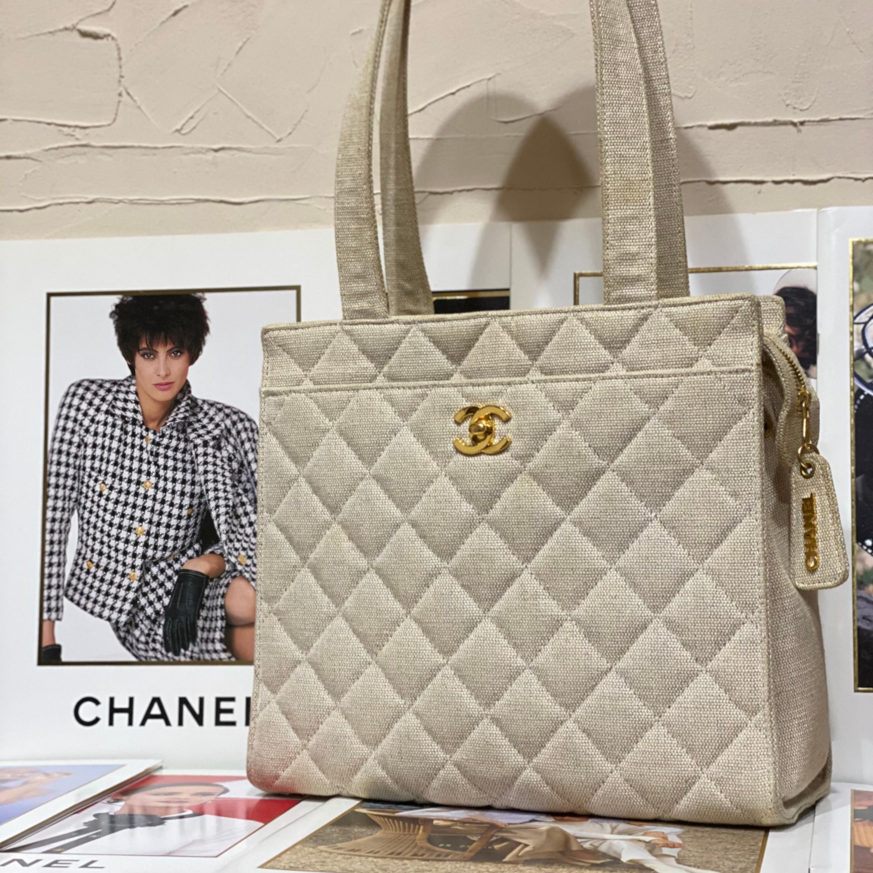 希少 VINTAGE CHANEL トートバッグ キャンバス地 ターンロック風 希少 VINTAGE CHANEL トートバッグ キャンバス地 ターンロック風