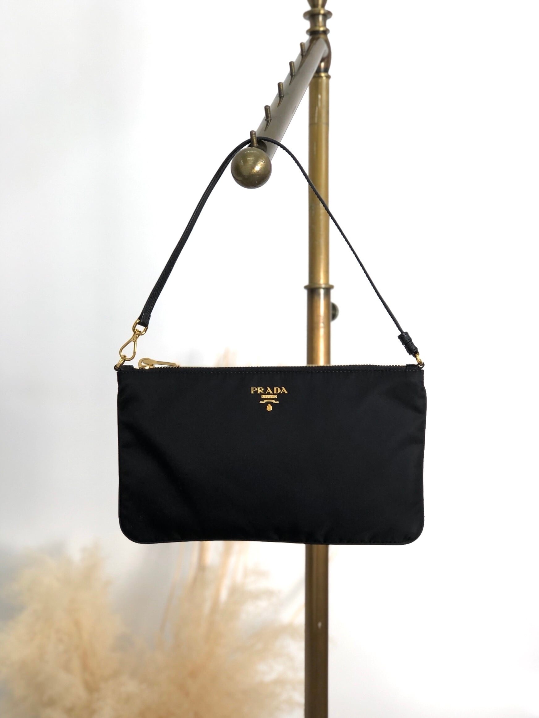 PRADA プラダ　ショルダーバッグ　カバン　鞄　ヴィンテージ　bag バック 送料込*プラダ*ヴィンテージ風多機能レザーショルダーバッグ (PRADA