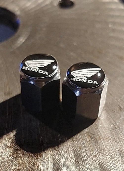 ウイング エアバルブキャップ 2個セット | 土屋自動車 ウイング エアバルブキャップ 2個セット | 土屋自動車