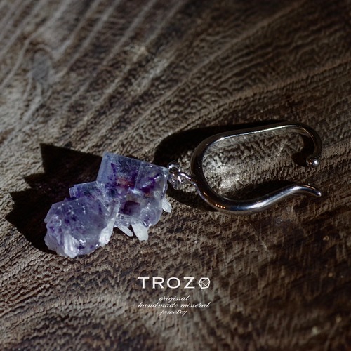 【019 Ghost House Collection】 フローライト × クォーツ 鉱物原石 イヤーカフ 天然石 アクセサリー