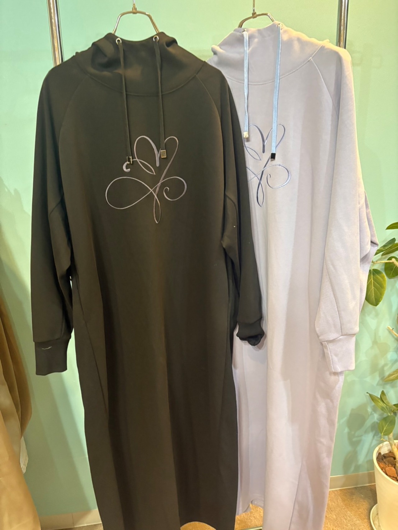 GALENA　刺繍ロゴパーカーワンピース　70060-7100