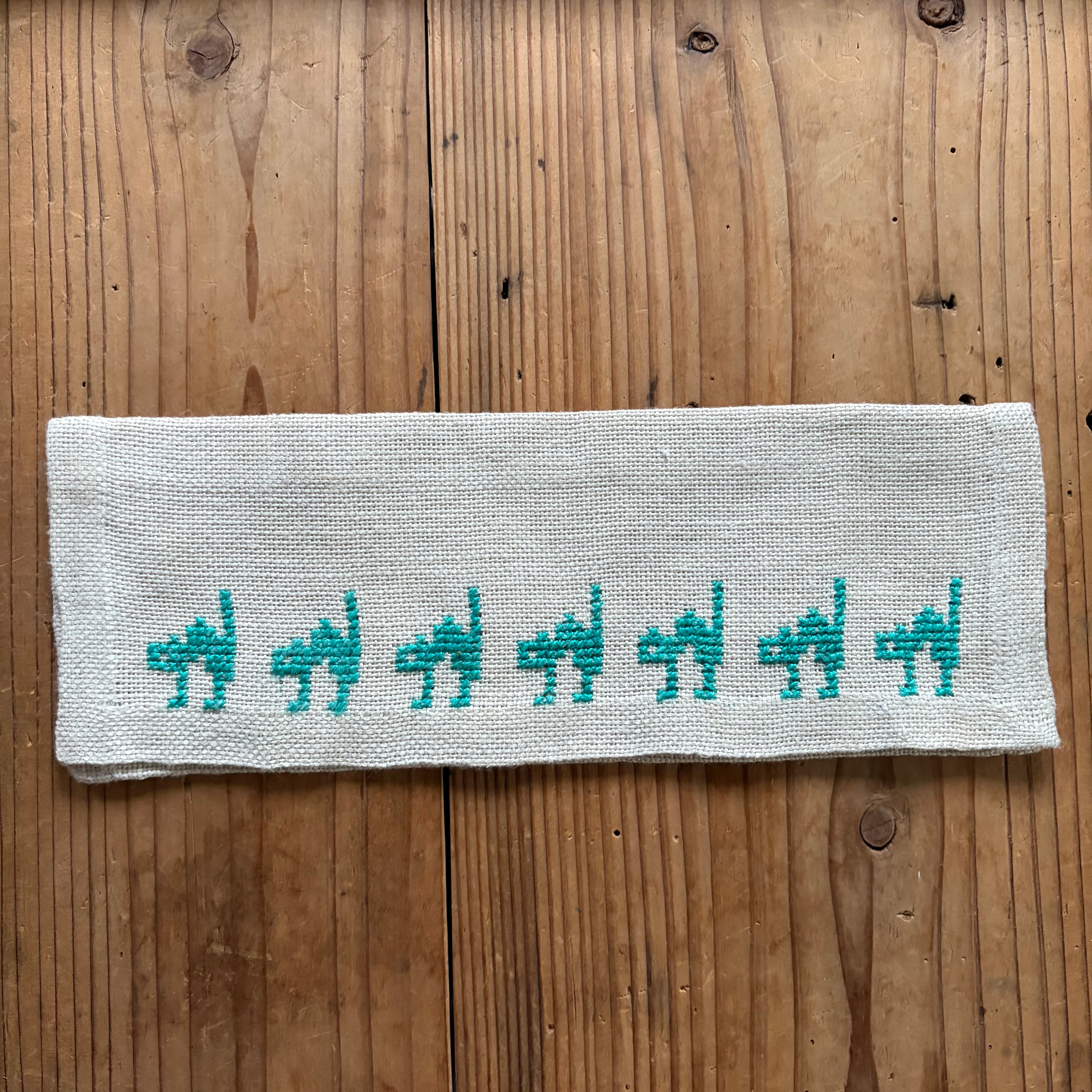 猫の刺繡の入れ物