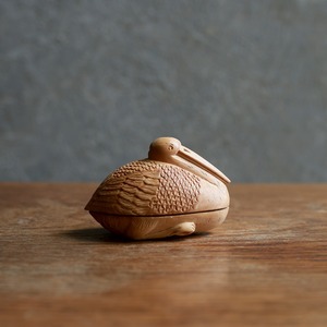 木の味わいが趣き深い、鳥の小物入れ