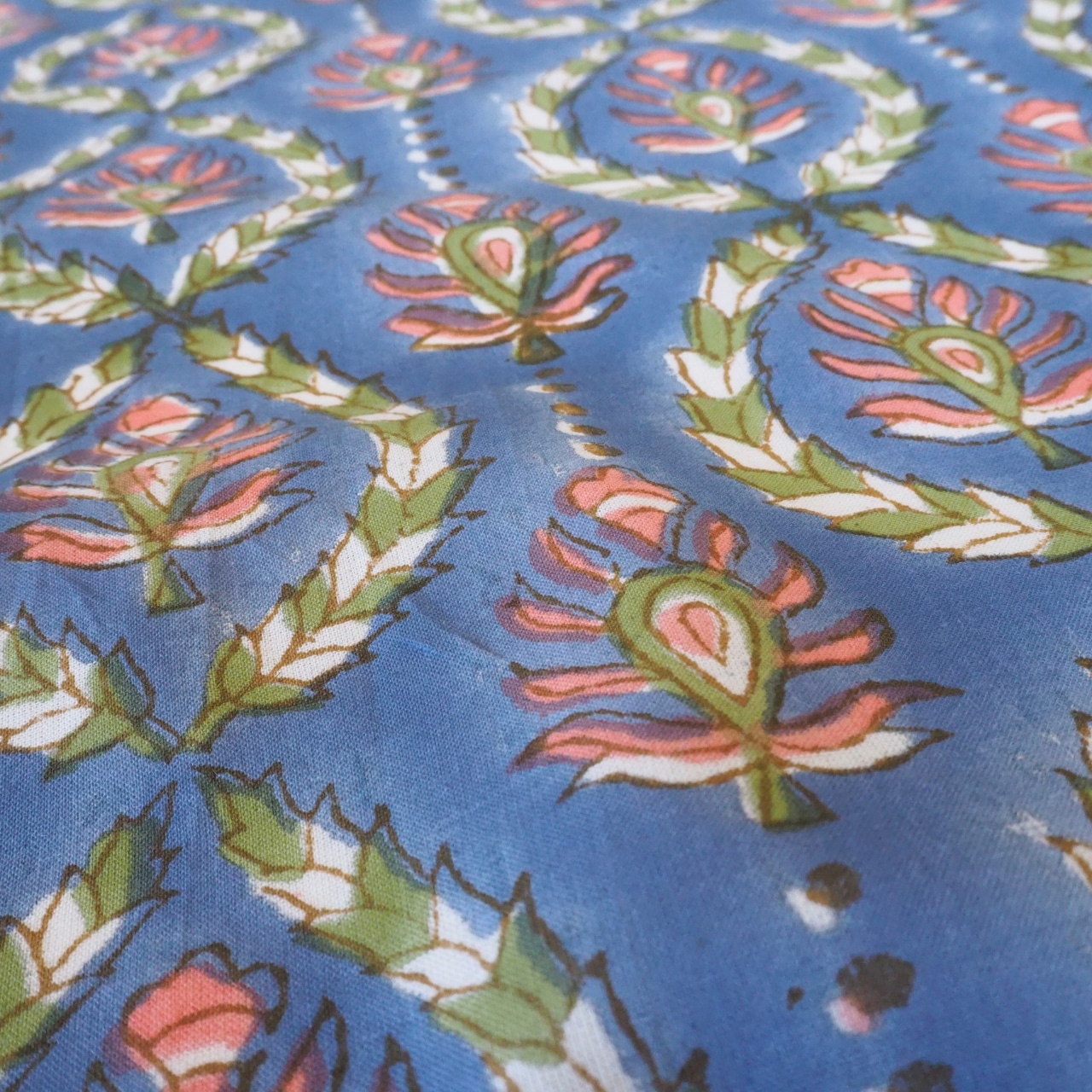 ブロックプリント生地【50cm単位】インド綿  片耳ボーダー付き 花柄B 青×オレンジ #18131-BL2