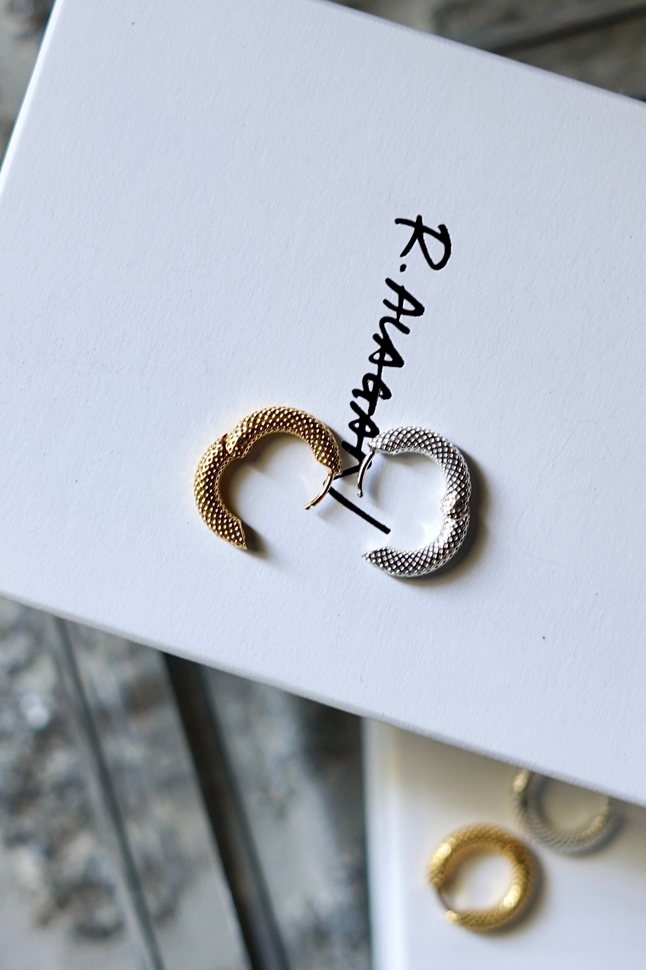 R.ALAGAN / TINY DOT HOOPS (SILVER) | JUQUI Online