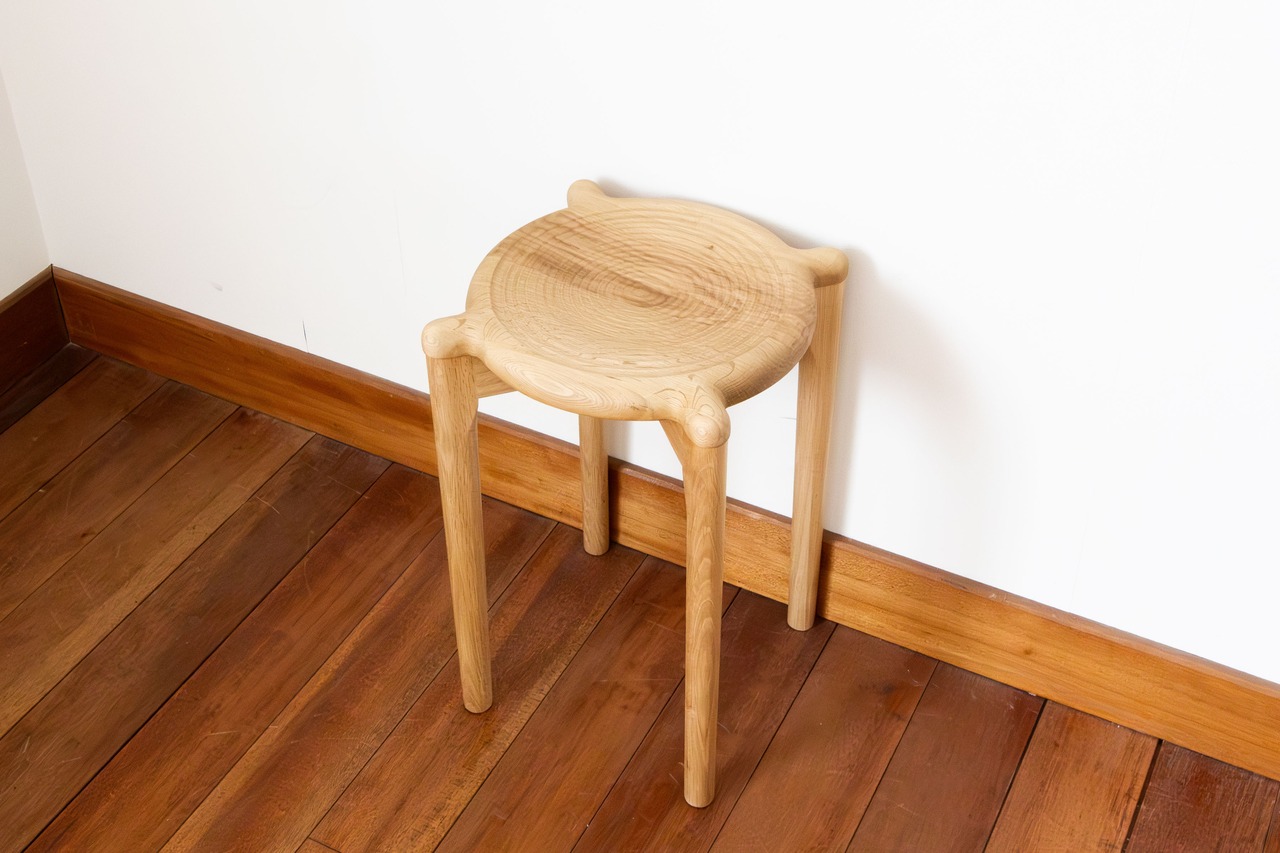 【脚カットサービス】うずまき状の座面がアクセント。スタッキングスツール。　ナラ無垢材/北海道産/スツール/脚カット