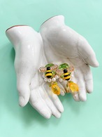 スクエアビジューハニービーイヤリング(グリーン)