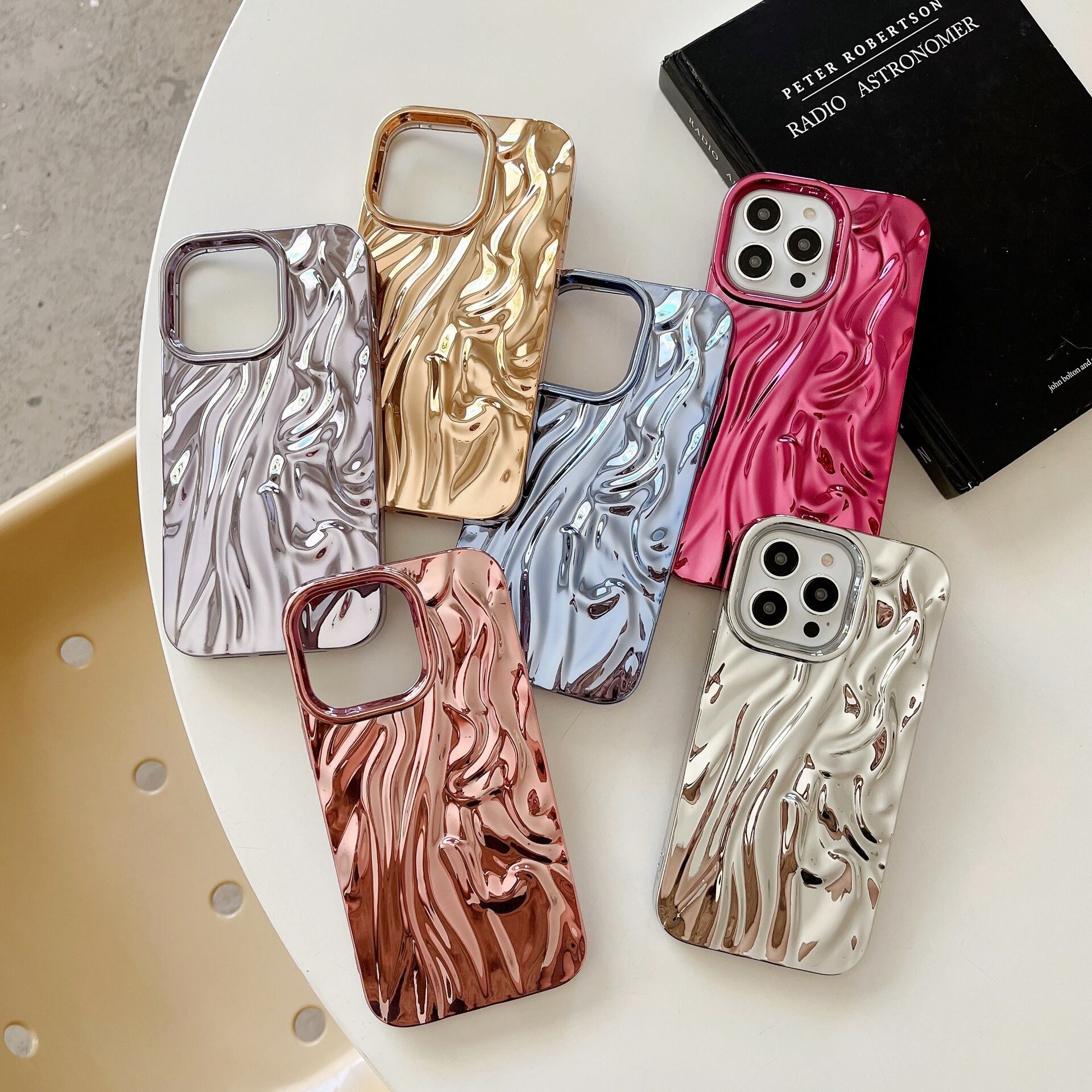 くしゅくしゅメタルケース◎おしゃれ シワ加工 韓国ケース iPhone16