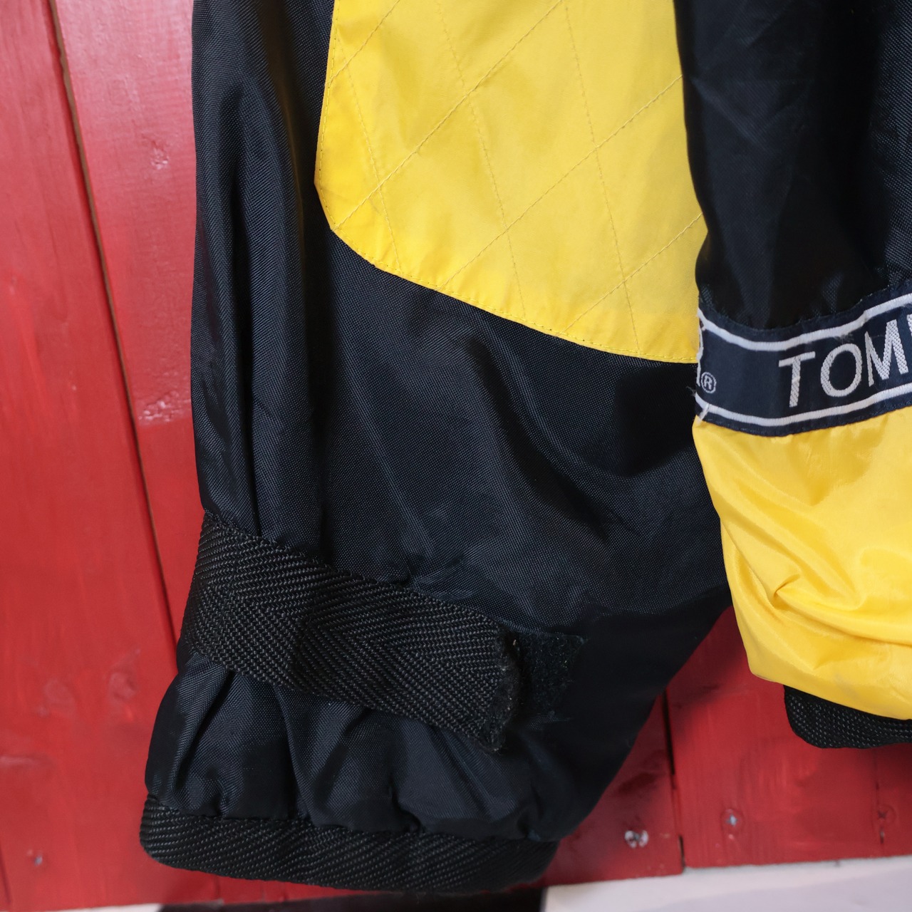 90s TOMMY HILFIGER ナイロンジャケット ミドル丈 黒×黄 トミー L