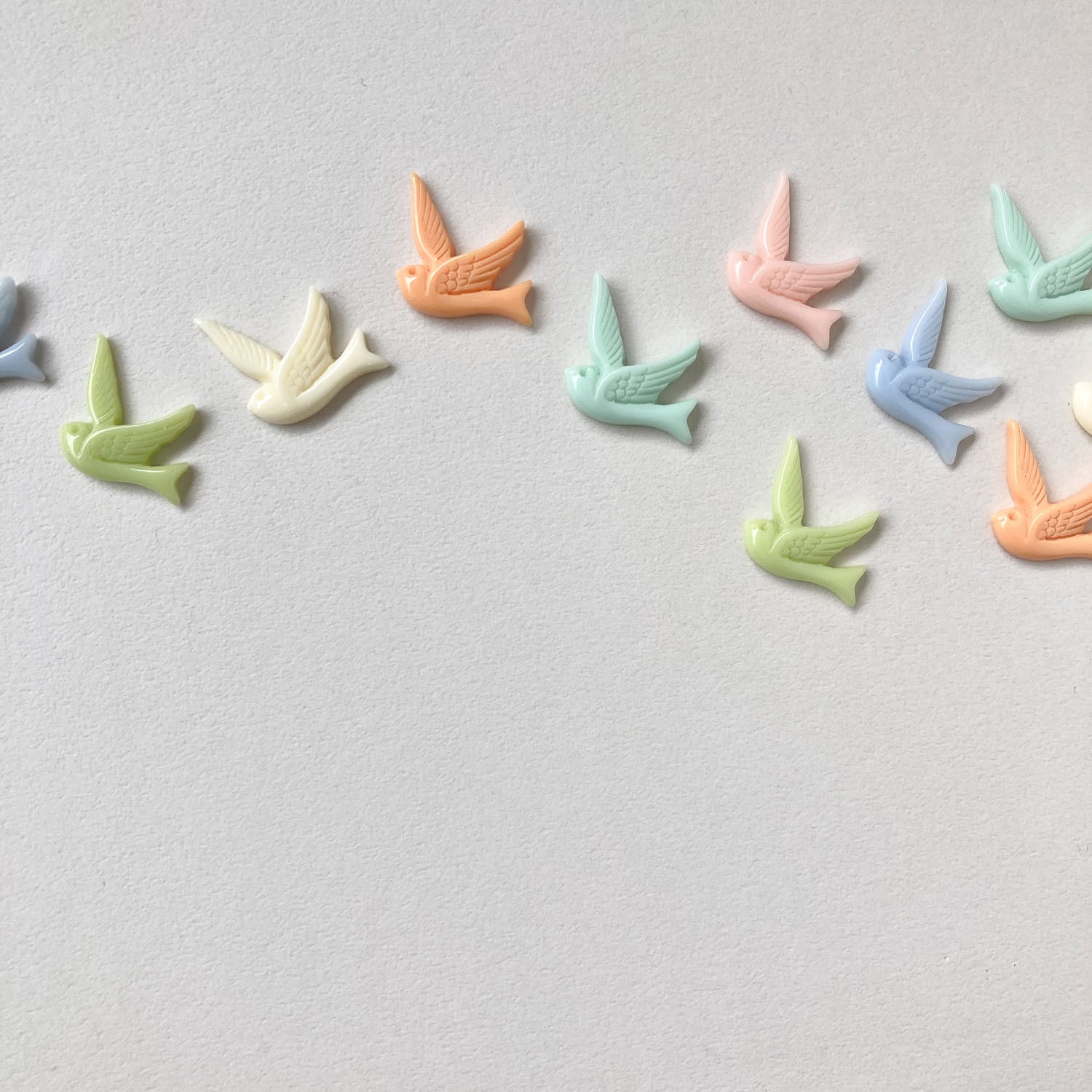 羽ばたく鳥カラフルパーツ | Dua-アクセサリーパーツショップ
