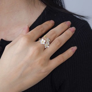 ワスレナグサのリング - 指先に優雅さを添える　R417