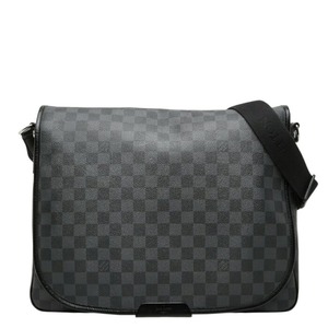 ルイ ヴィトン ダミエグラフィット ダニエルGM 斜め掛け ショルダーバッグ N58033 ブラック PVC レザー メンズ LOUIS VUITTON 【中古】