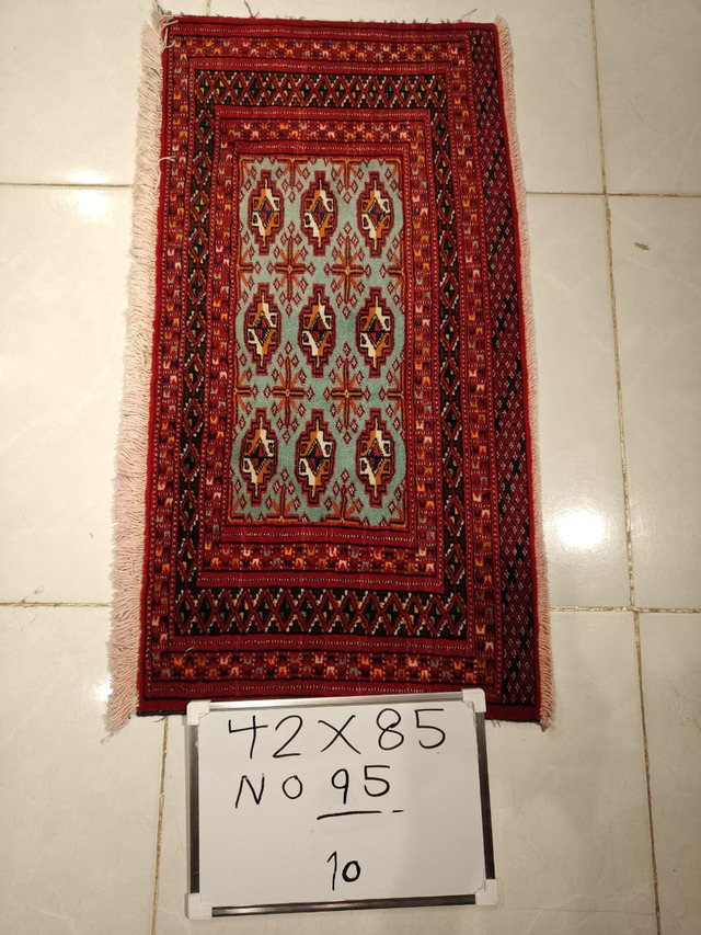 絨毯クエスト68【No.95】 ※現在、こちらの商品はイランに置いてあります。ご希望の方は先ずは在庫のご確認をお願いします。