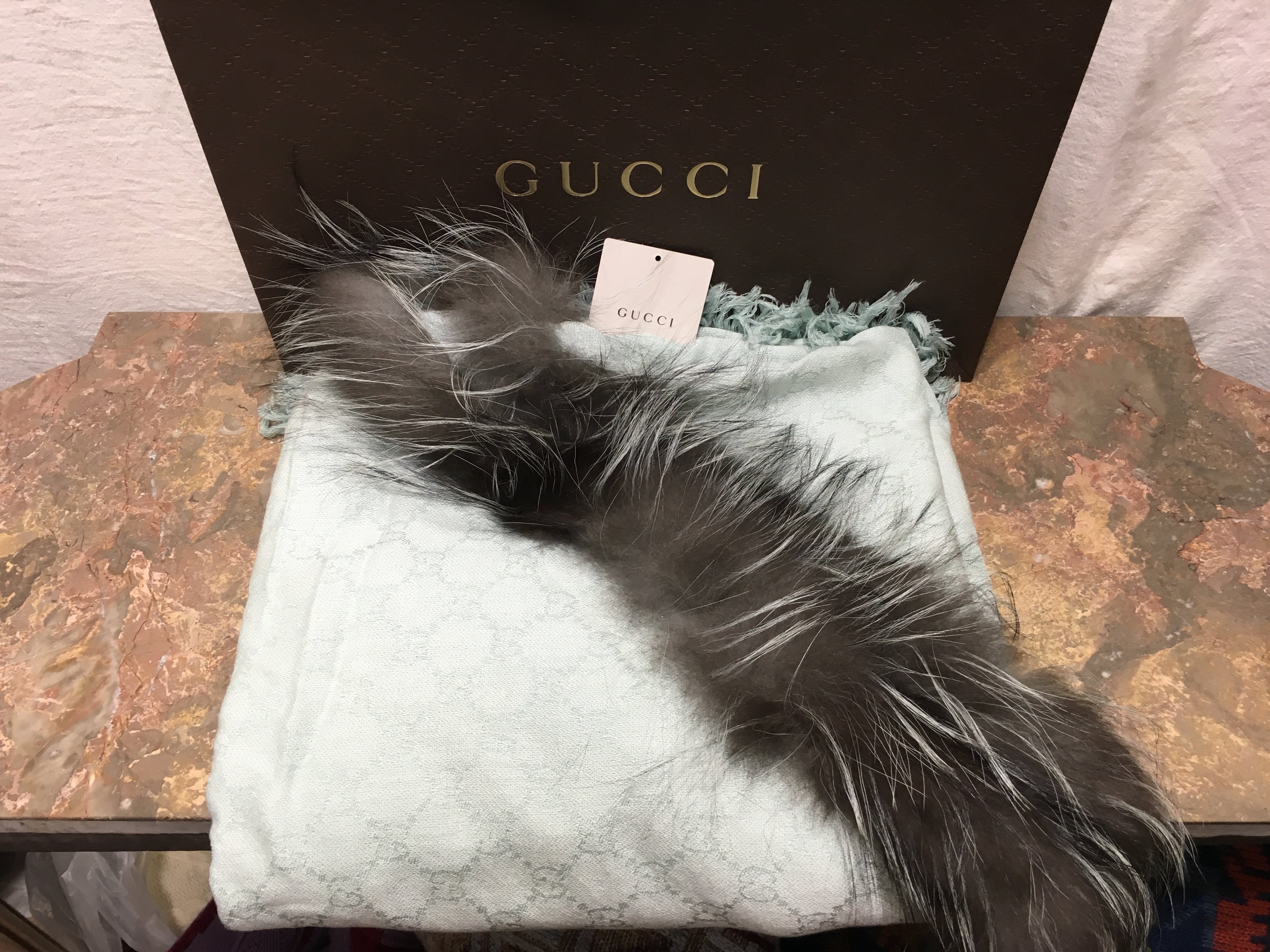 ◎.GUCCI GG CHECK PATTERNED FOX FUR LARGE SIZE SHAWL MADE IN ITALY 